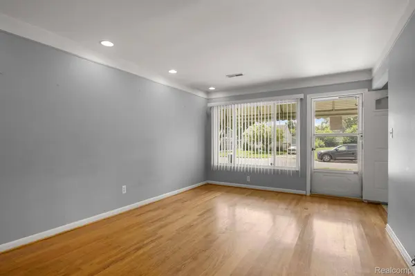 29014 Block ST, Garden City, MI 48135