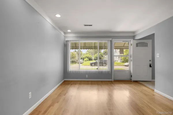 29014 Block ST, Garden City, MI 48135
