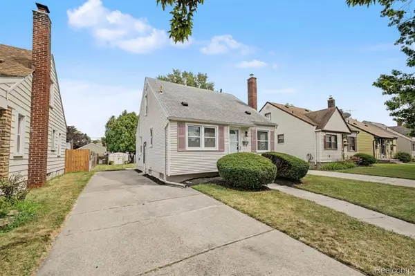 6785 Pelham RD, Allen Park, MI 48101