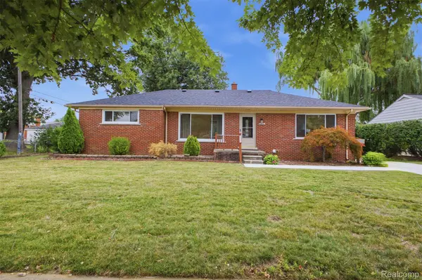 6326 Lathers ST, Garden City, MI 48135
