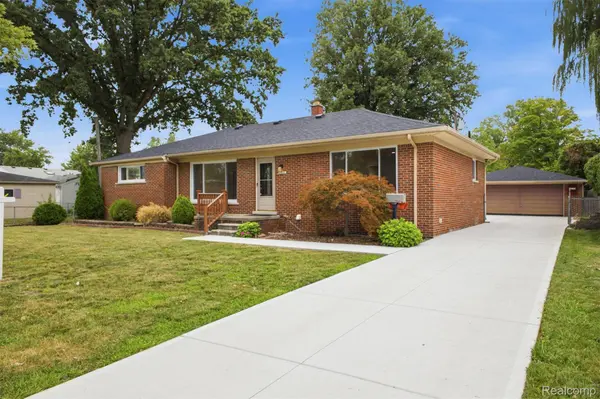 6326 Lathers ST, Garden City, MI 48135