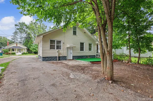 2102 Forest AVE, Lansing, MI 48910