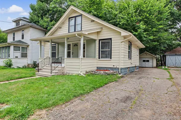 2102 Forest AVE, Lansing, MI 48910