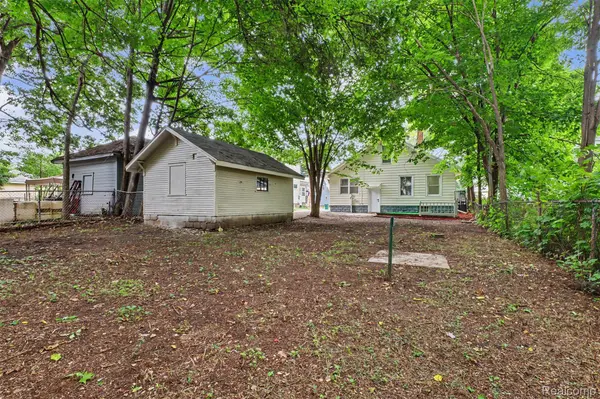 2102 Forest AVE, Lansing, MI 48910