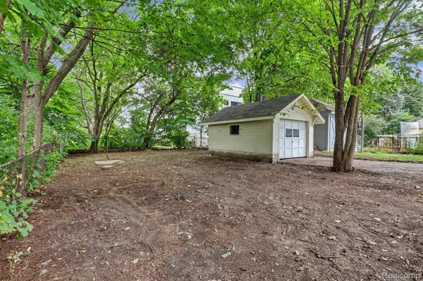 2102 Forest AVE, Lansing, MI 48910
