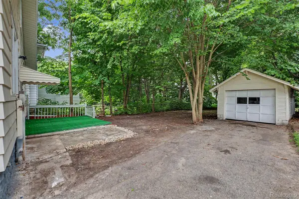 2102 Forest AVE, Lansing, MI 48910