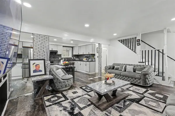22722 Cobb ST, Dearborn, MI 48128