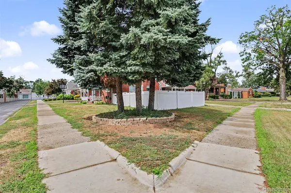 22722 Cobb ST, Dearborn, MI 48128