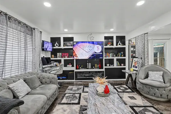 22722 Cobb ST, Dearborn, MI 48128