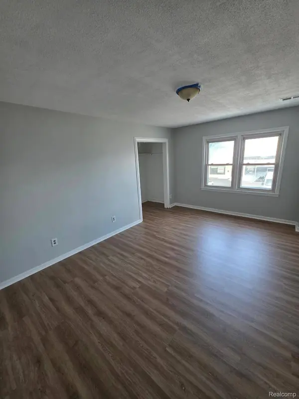 24304 W Warren ST, Dearborn Heights, MI 48127