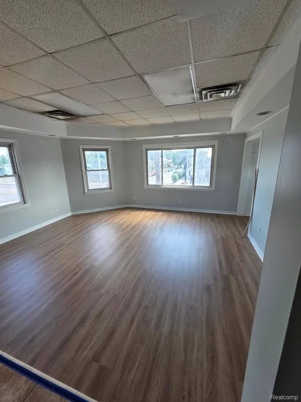 24304 W Warren ST, Dearborn Heights, MI 48127