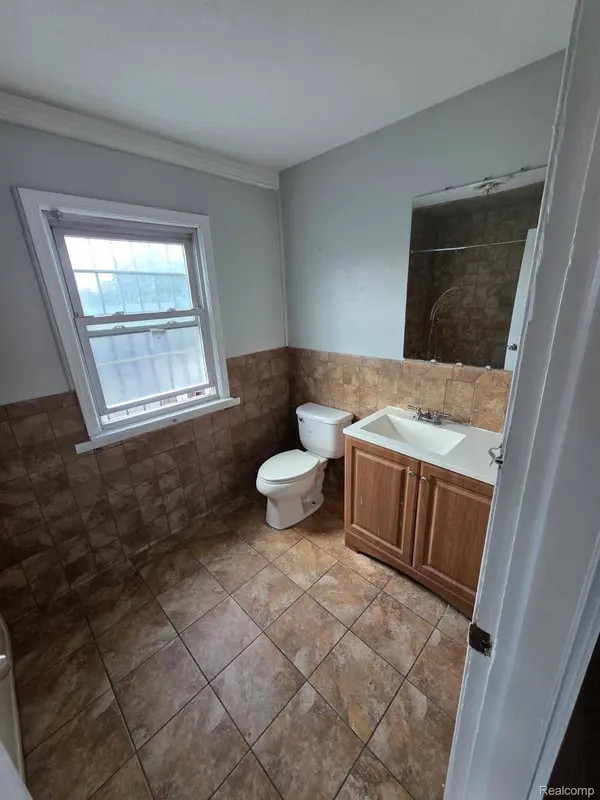 24304 W Warren ST, Dearborn Heights, MI 48127