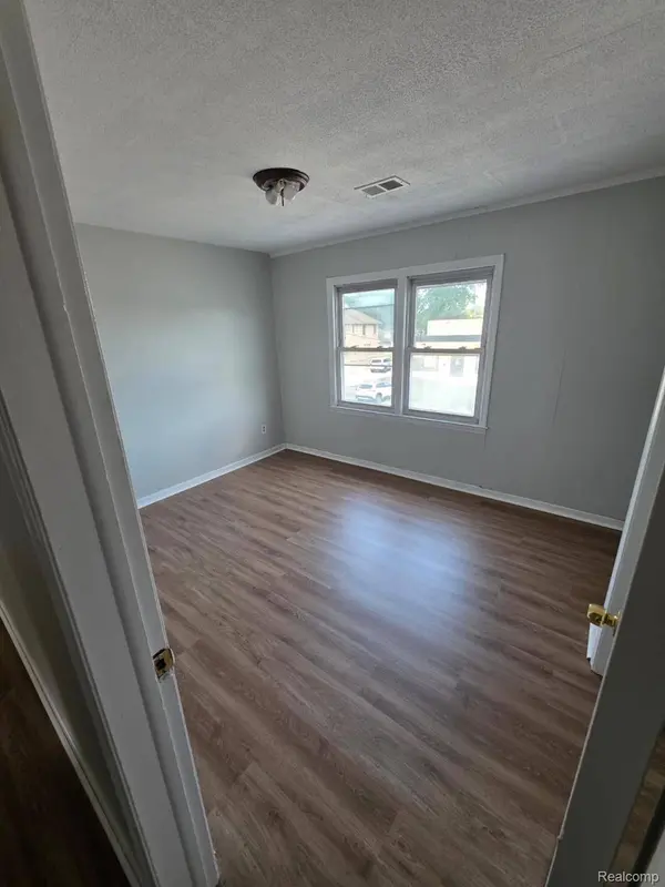 24304 W Warren ST, Dearborn Heights, MI 48127