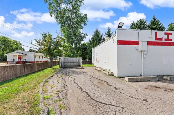 22200 MIddlebelt, Farmington Hills, MI 48336