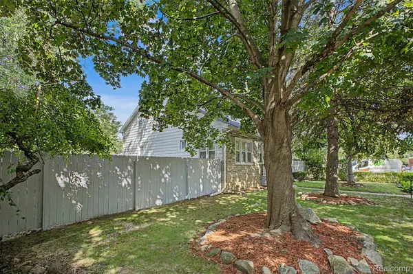 40 W Benson ST, Ecorse, MI 48229