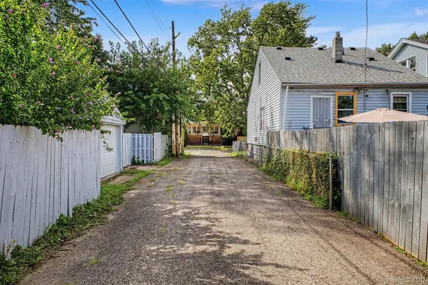 40 W Benson ST, Ecorse, MI 48229
