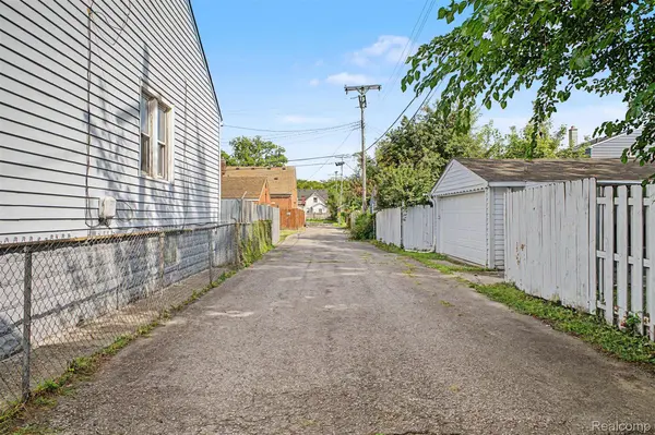40 W Benson ST, Ecorse, MI 48229