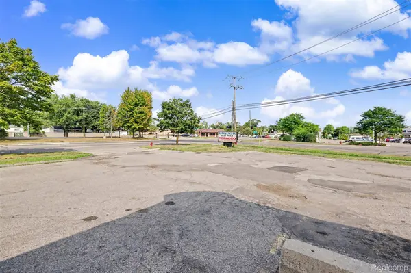 22200 MIddlebelt, Farmington Hills, MI 48336