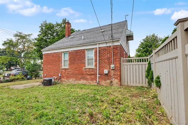 3365 Linden ST, Dearborn, MI 48124