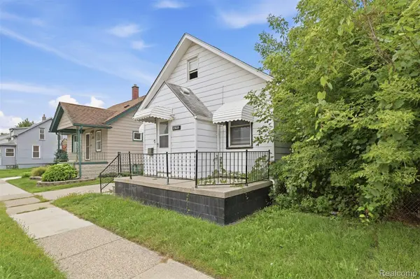 23823 Piper AVE, Eastpointe, MI 48021