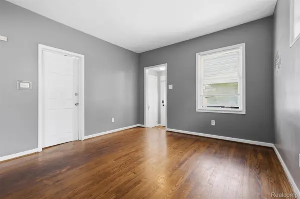 23823 Piper AVE, Eastpointe, MI 48021
