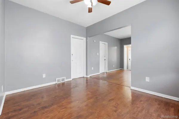 23823 Piper AVE, Eastpointe, MI 48021