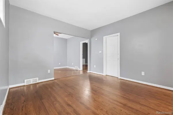 23823 Piper AVE, Eastpointe, MI 48021