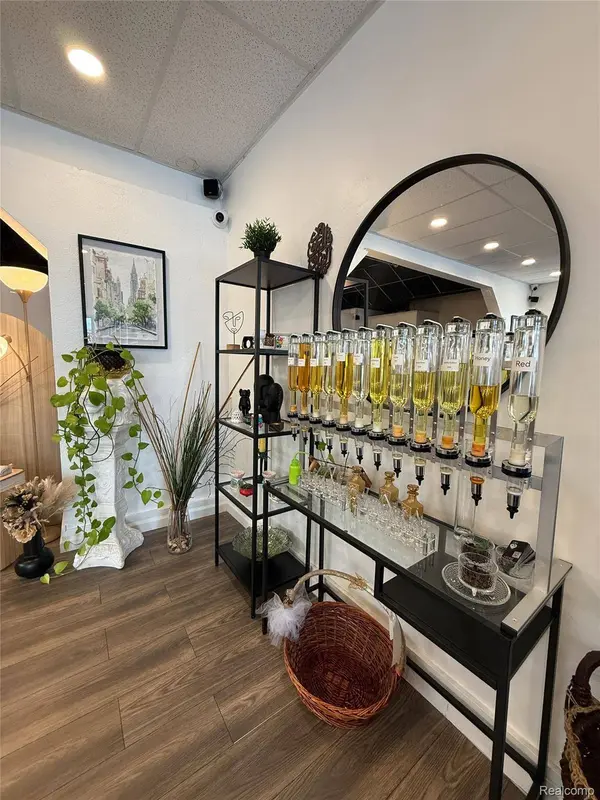 15301 W Warren AVE, Dearborn, MI 48126