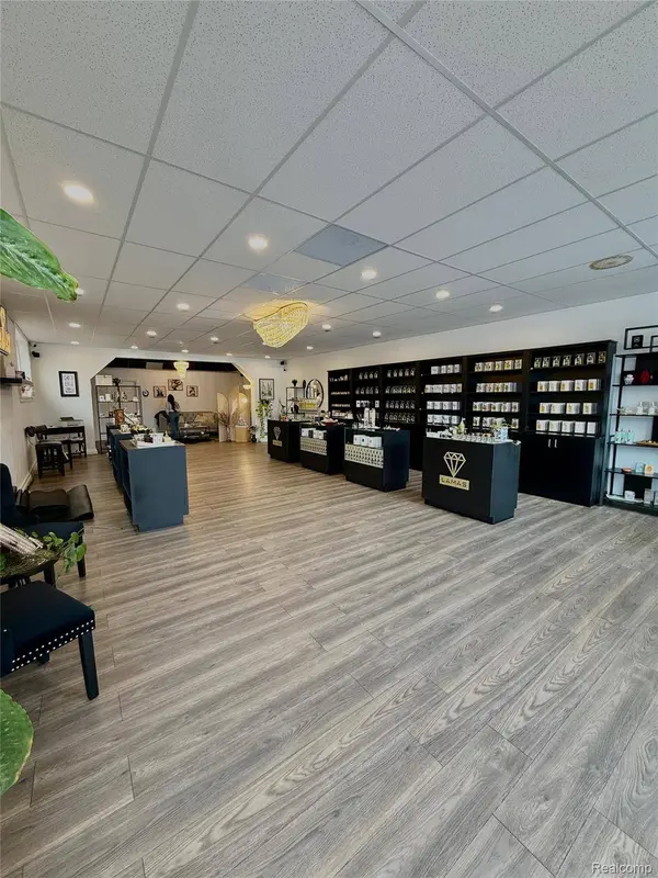 15301 W Warren AVE, Dearborn, MI 48126