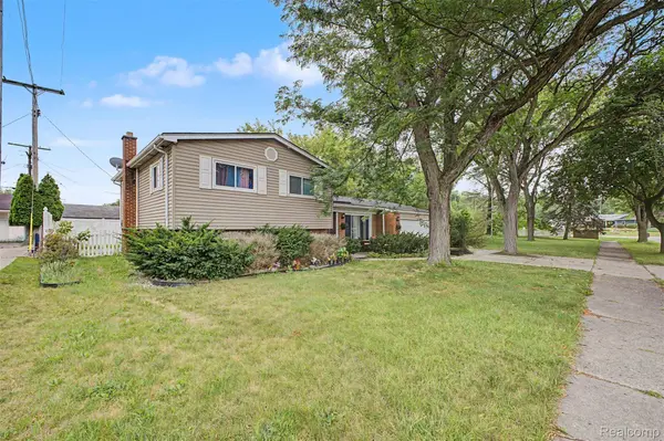 27355 Clairview DR, Dearborn Heights, MI 48127