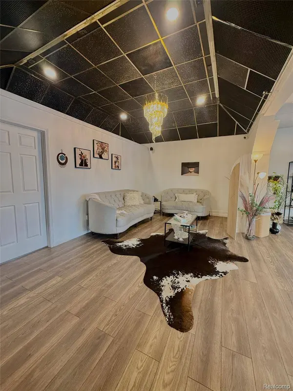 15301 W Warren AVE, Dearborn, MI 48126