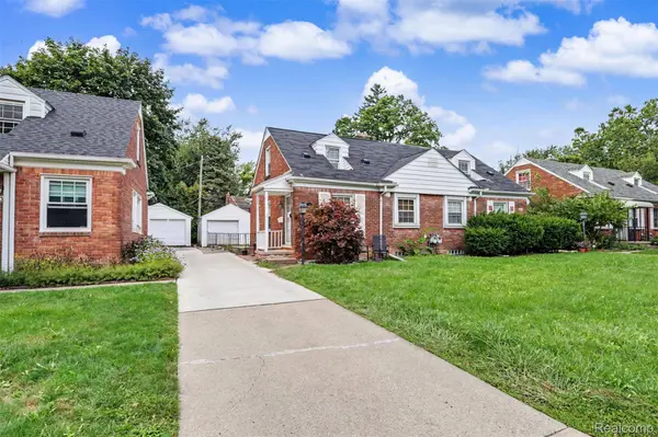 5 Carlton LN