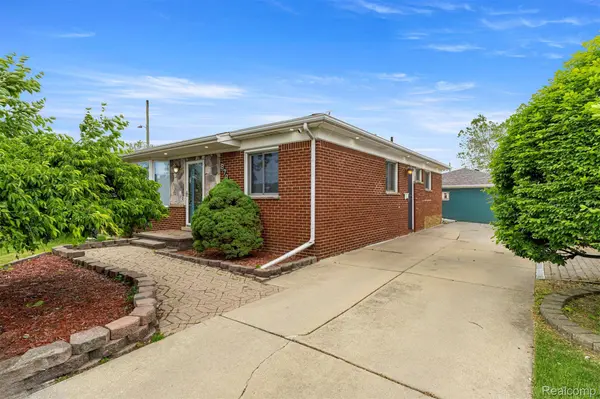 8786 N Evangeline ST, Dearborn Heights, MI 48127