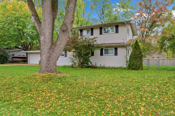 680 Colebrook DR, Troy, MI 48083
