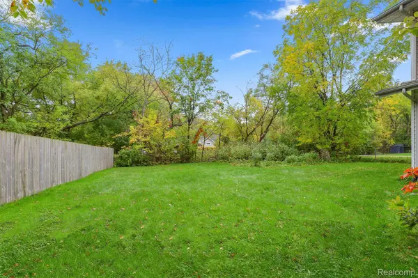 680 Colebrook DR, Troy, MI 48083