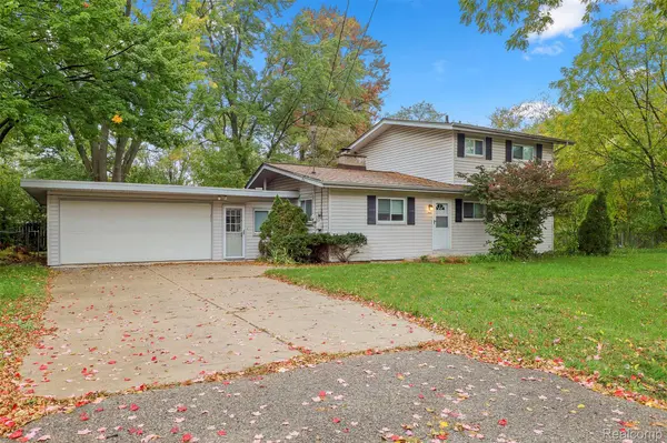 680 Colebrook DR, Troy, MI 48083