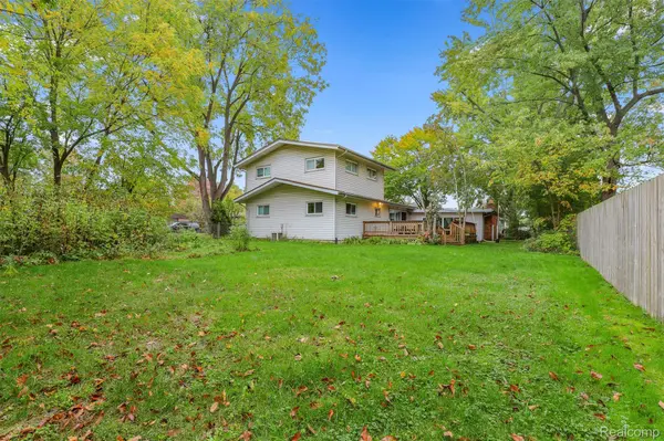680 Colebrook DR, Troy, MI 48083