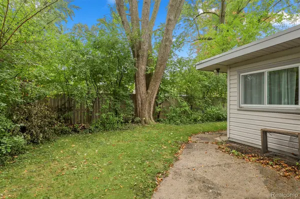 680 Colebrook DR, Troy, MI 48083