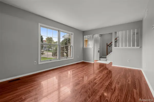 1950 Andover DR, Superior Charter Township, MI 48198