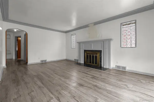 5825 Oakman BLVD, Dearborn, MI 48126