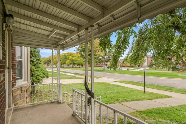 5825 Oakman BLVD, Dearborn, MI 48126