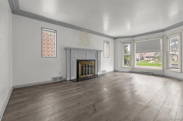 5825 Oakman BLVD, Dearborn, MI 48126