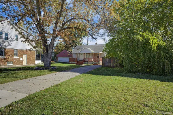 6890 Greenview AVE, Detroit, MI 48228
