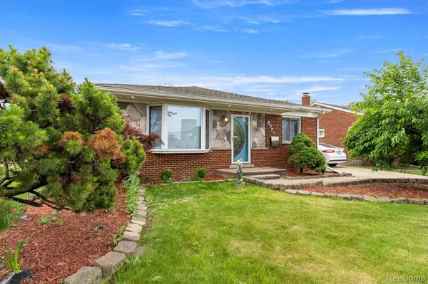 8786 N Evangeline ST, Dearborn Heights, MI 48127