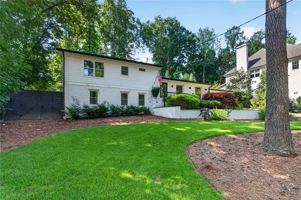 70 Bonnie LN, Sandy Springs, GA 30328