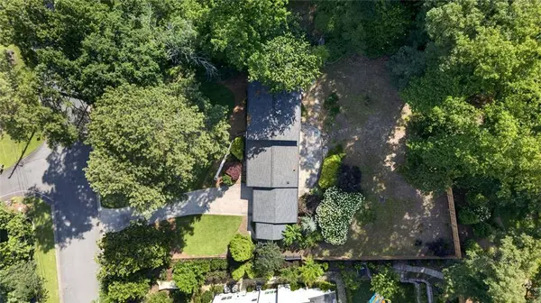 70 Bonnie LN, Sandy Springs, GA 30328