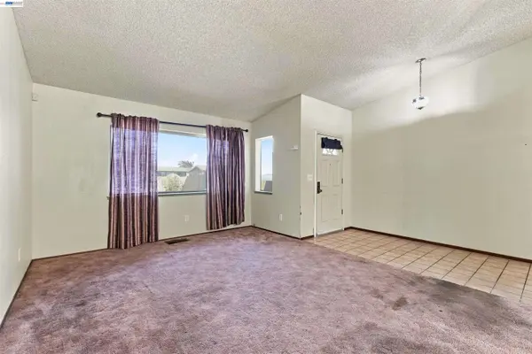 827 Yosemite Way, Suisun City, CA 94585
