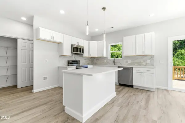 801 Lakeside Avenue, Burlington, NC 27217