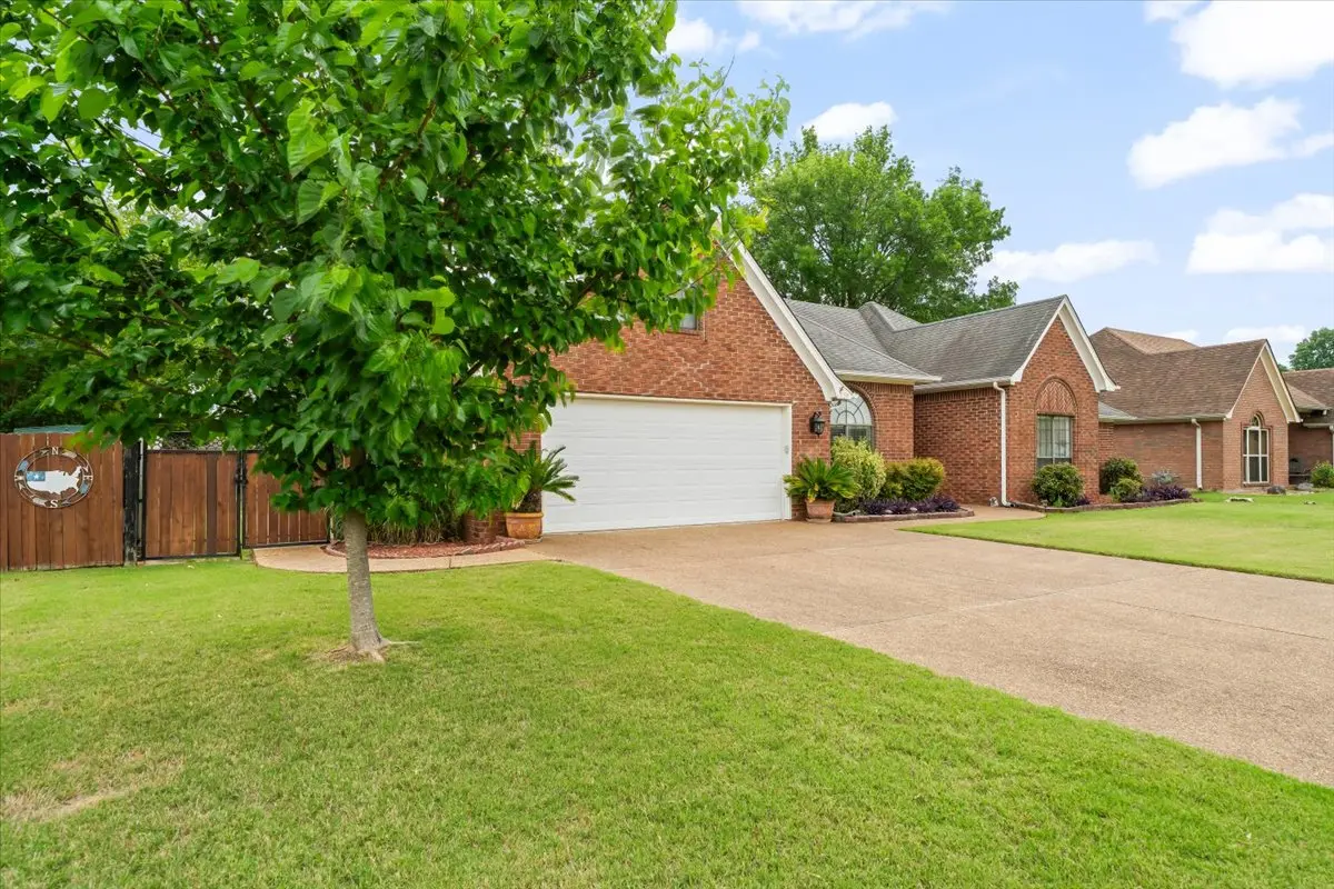 1320 Wolf Lair Dr, Collierville, TN 38017-8648