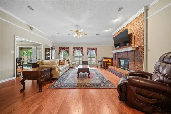 1320 Wolf Lair Dr, Collierville, TN 38017-8648
